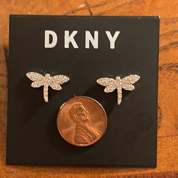 NWT Ladies DKNY Base Metal dragon fly silver tone post earrings - Picture 4 of 4